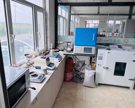 Pengujian laboratorium untuk kontrol kualitas pasir kucing