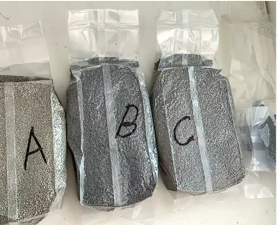 Sampel granule untuk pasir bentonite