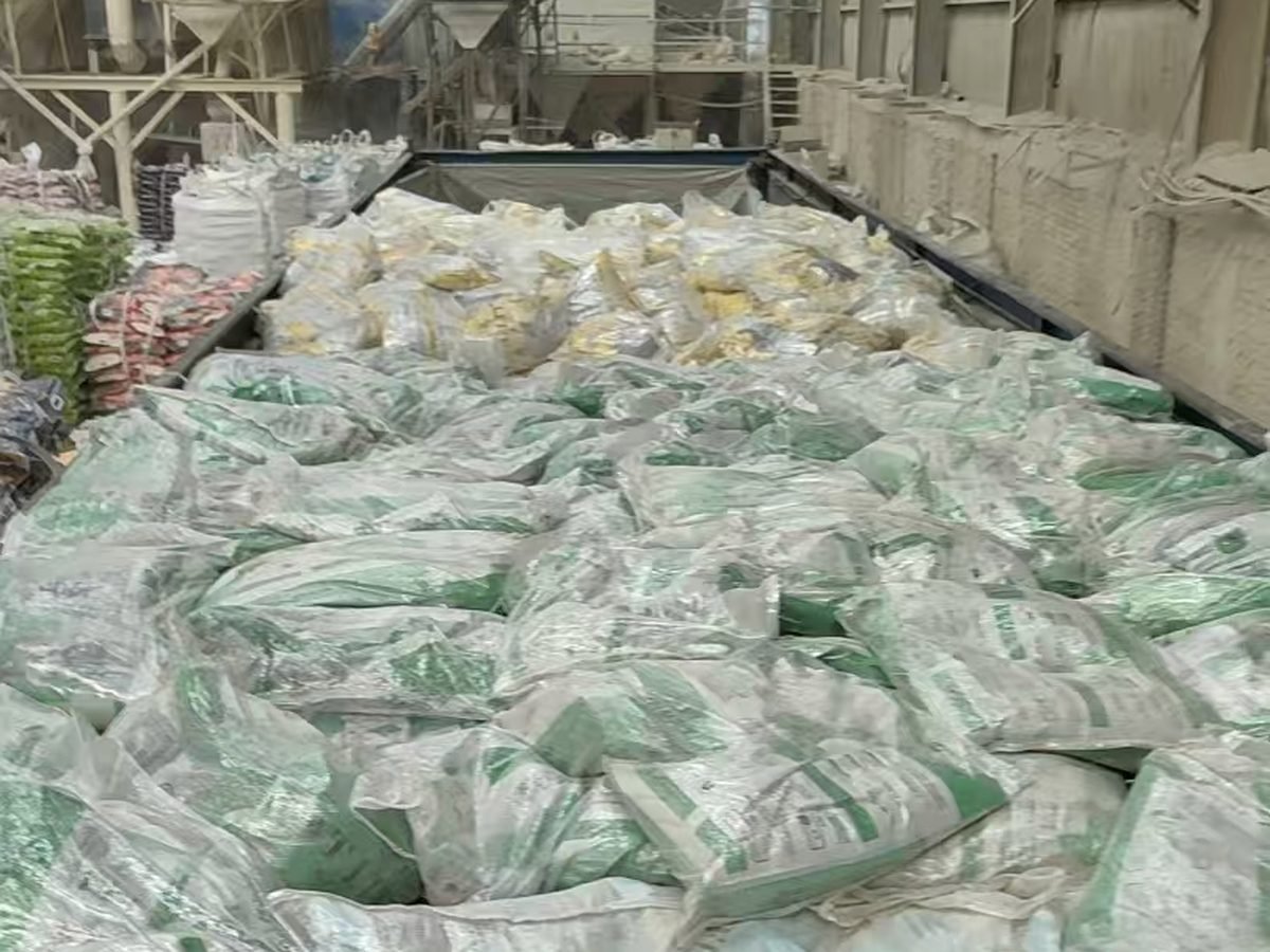 Persiapan muatan untuk pasir bentonite